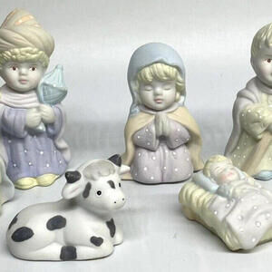 Russ Berrie O Holy Night 8 Piece Pastel Nativity Set Porcelain Vintage‎ 5029